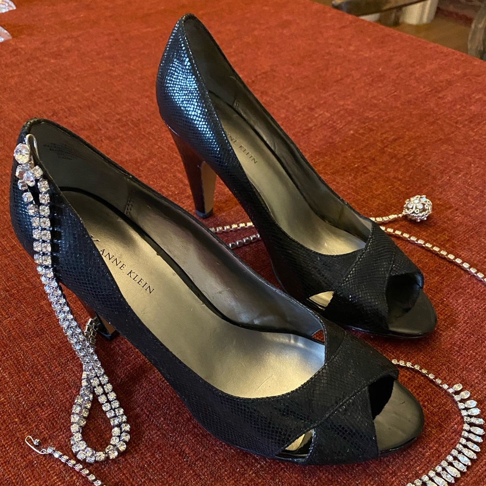 Ann Klein Peekaboo toe shoes